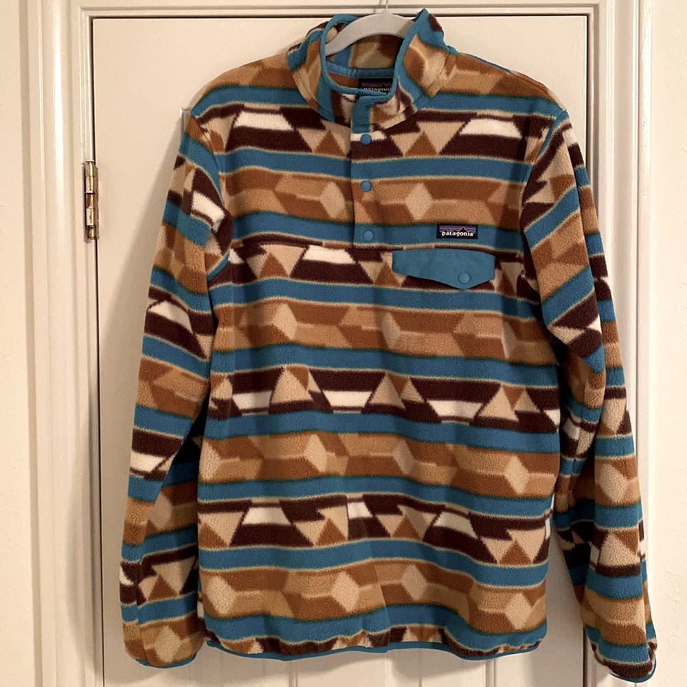Patagonia Fleece Pullover Size M front snaps and snap pocket.